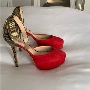 Beautiful Guess red shoes